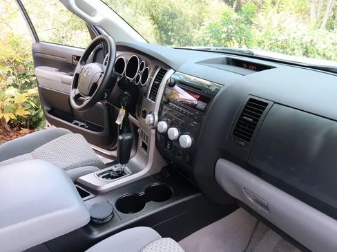 Used 2010 Toyota Tundra 4x4 Double Cab image 36