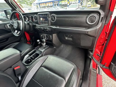 Used 2018 Jeep Wrangler Unlimited Sahara AWD/4WD image 13