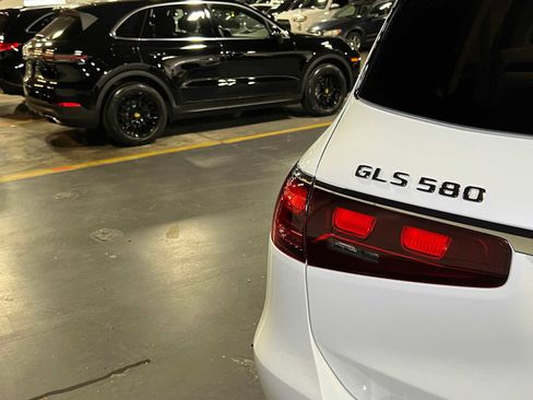 Certified 2024 Mercedes-Benz GLS 580 4MATIC image 15
