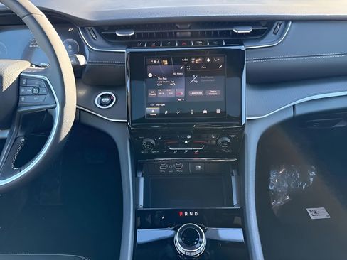 New 2025 Jeep Grand Cherokee L Altitude image 17