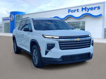 Used 2025 Chevrolet Traverse LT