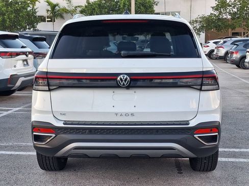 New 2026 Volkswagen Taos SE FWD image 4