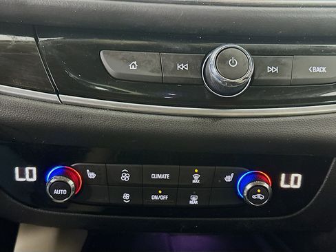 Used 2019 Buick Enclave Essence image 23