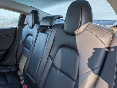 Used 2022 Tesla Model 3 Standard Range image 29