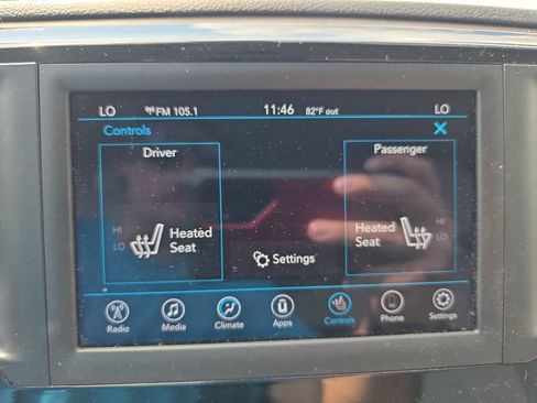 Used 2018 Chrysler Pacifica Touring-L FWD image 28