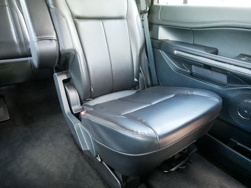 Used 2021 Ford Expedition XLT AWD/4WD image 14
