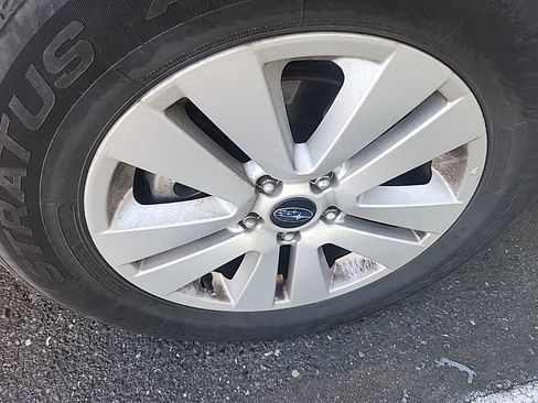 Used 2017 Subaru Outback 2.5i Premium image 5