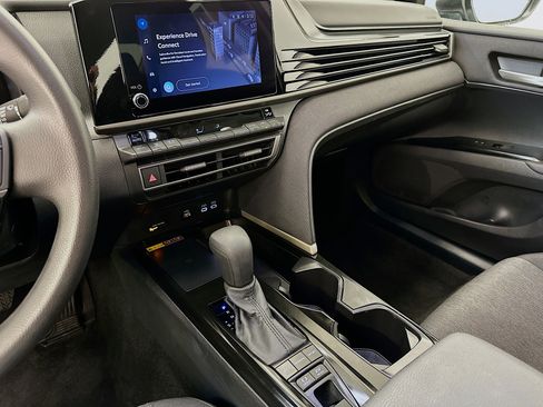 Used 2025 Toyota Camry LE image 26