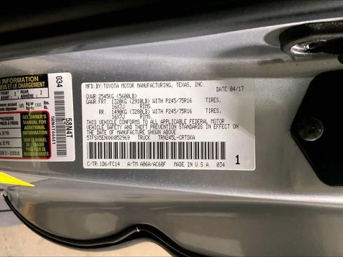 Used 2017 Toyota Tacoma SR5 AWD/4WD image 35