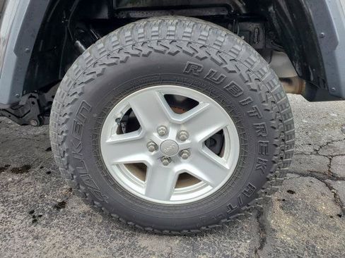Used 2021 Jeep Gladiator Sport AWD/4WD image 24