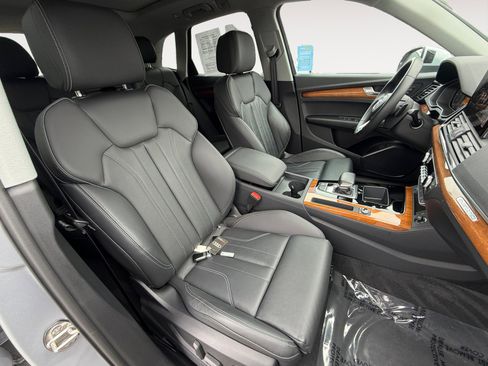 Used 2023 Audi Q5 e Premium w/ Convenience Package image 19