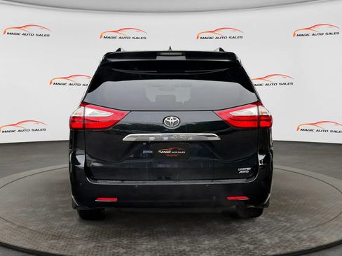 Used 2017 Toyota Sienna XLE Premium AWD/4WD image 9