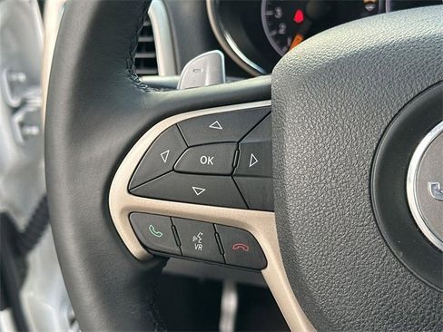 Used 2016 Jeep Grand Cherokee Laredo image 33