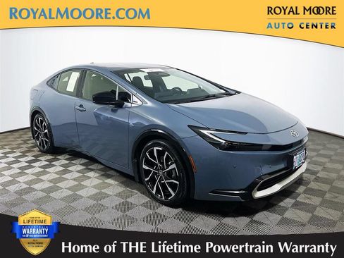 Used 2025 Toyota Prius Plug-In Hybrid FWD image 1
