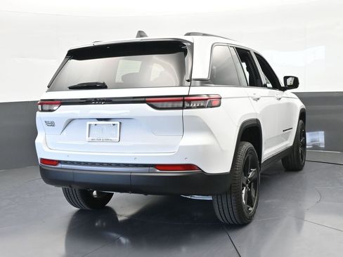 New 2026 Jeep Grand Cherokee Limited w/ Limited Altitude Package RWD image 5