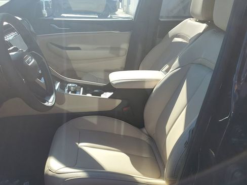 New 2025 Jeep Grand Cherokee L Limited w/ Black Appearance Package image 18