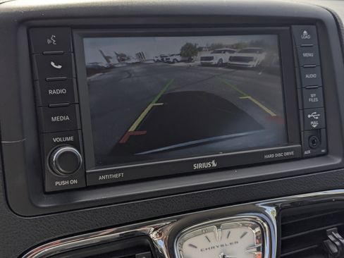 Used 2013 Chrysler Town & Country Touring image 13