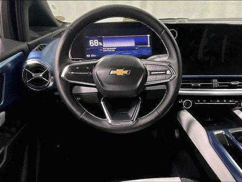 Used 2025 Chevrolet Equinox EV LT image 18