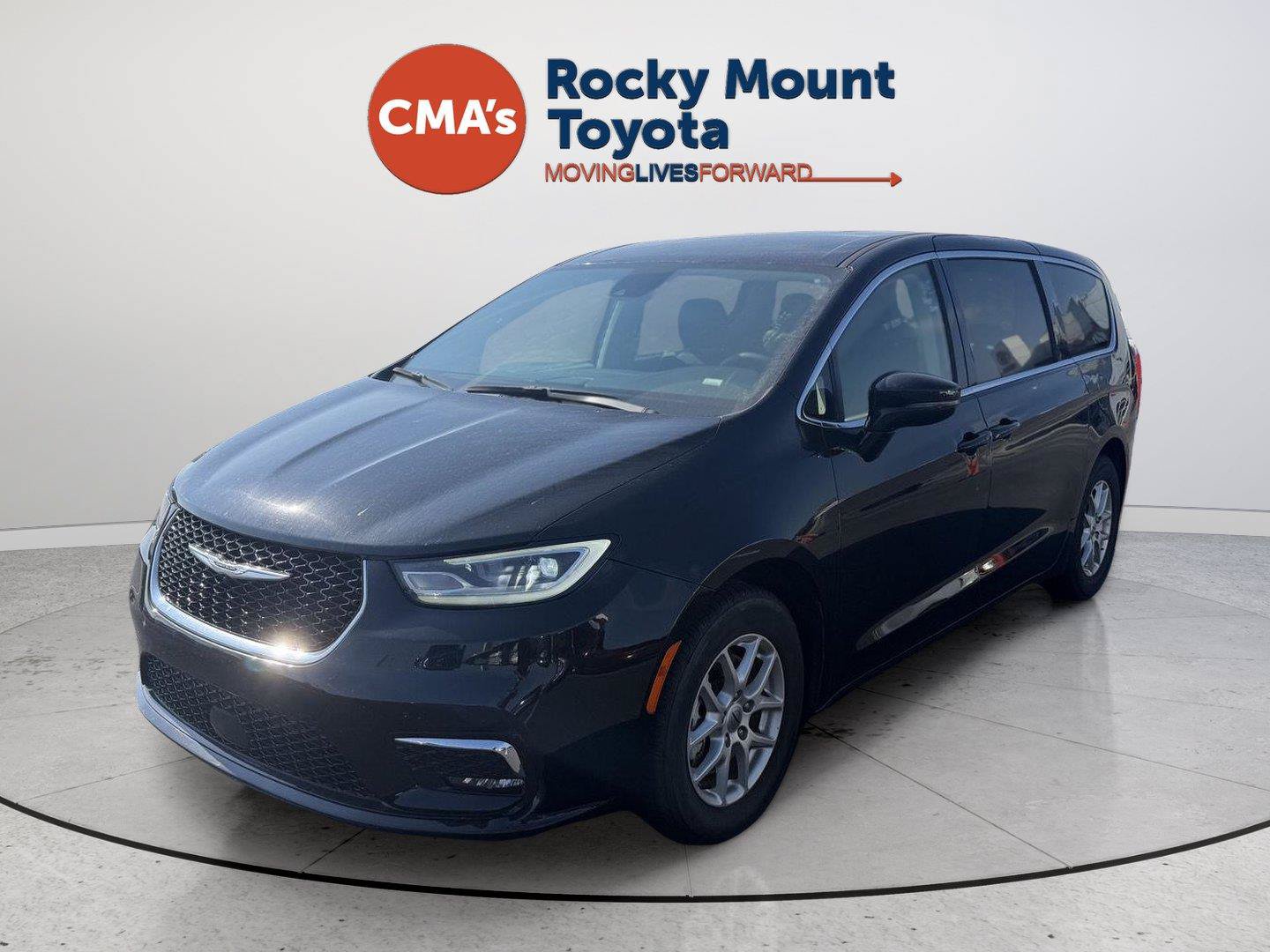 Used 2024 Chrysler Pacifica Touring-L FWD image 1