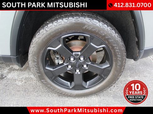 Used 2019 Jeep Grand Cherokee Laredo image 26