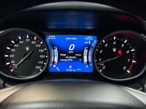 Used 2018 Maserati Levante image 32