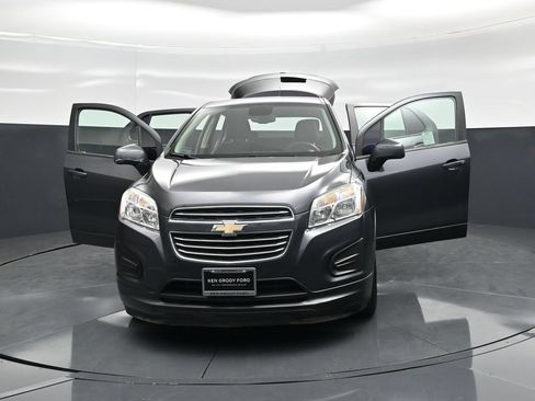 Used 2016 Chevrolet Trax LS FWD image 30