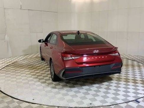 Used 2024 Hyundai Elantra SEL FWD image 11