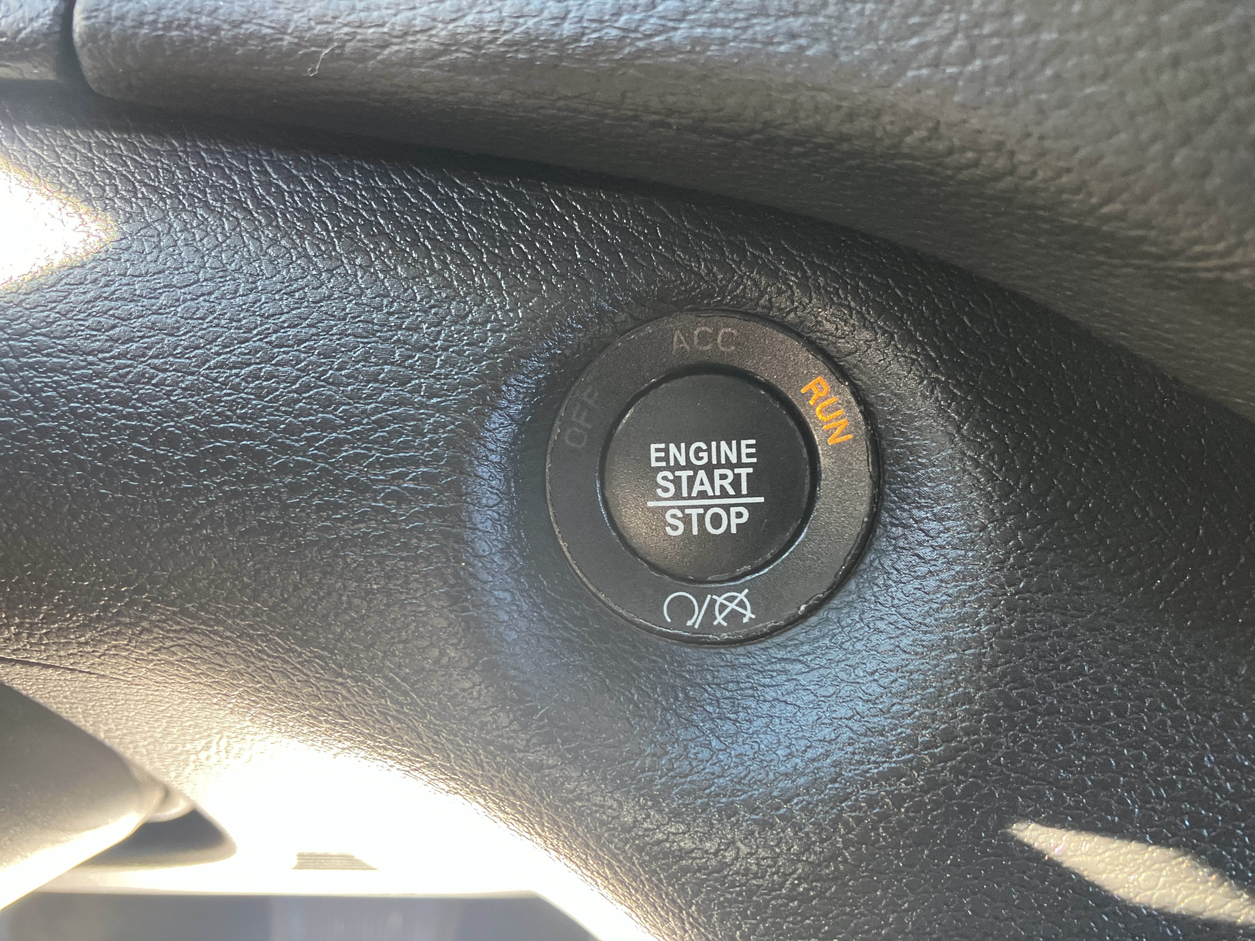 Used 2021 Jeep Cherokee Trailhawk AWD/4WD image 24