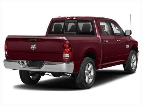 Used 2022 RAM 1500 Classic SLT image 2