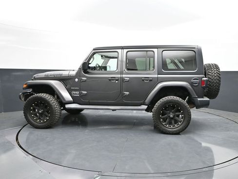 Used 2018 Jeep Wrangler Unlimited Sahara AWD/4WD image 8
