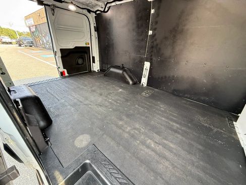 Used 2018 Ford Transit 250 130 Low Roof RWD image 5