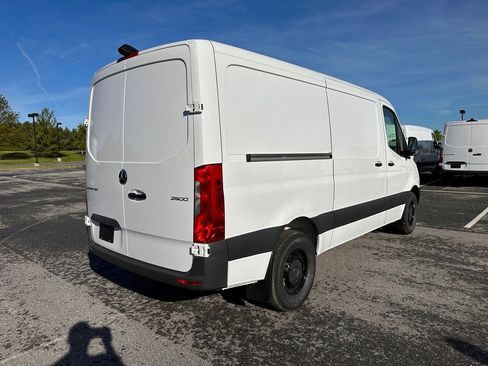 Used 2025 Mercedes-Benz Sprinter 2500 image 4