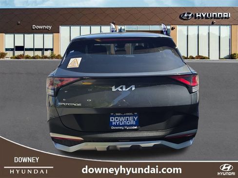 Used 2025 Kia Sportage LX FWD image 4