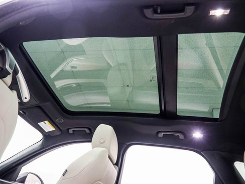 Used 2023 Jaguar F-PACE R-Dynamic S image 40