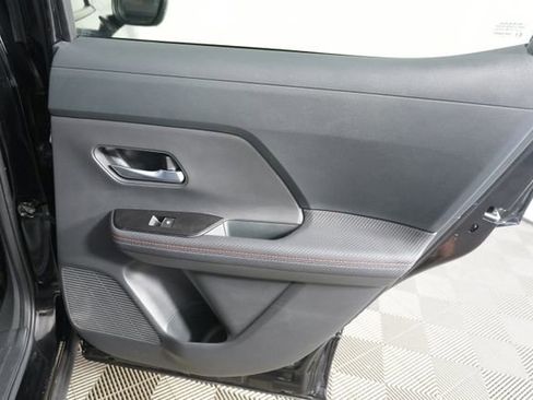 Used 2025 Nissan Kicks SR w/ SR Premium Package image 31