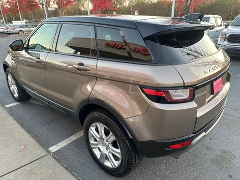 Used 2018 Land Rover Range Rover Evoque SE Premium image 4
