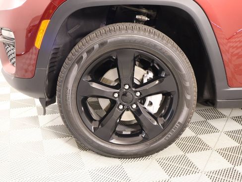 Used 2024 Jeep Grand Cherokee Limited w/ Black Appearance Package image 19