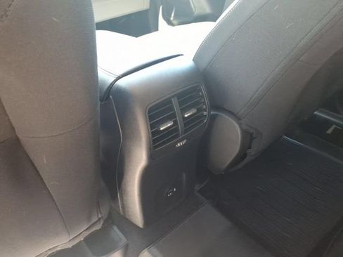 Used 2022 Ford Escape SE w/ Convenience Package FWD image 9