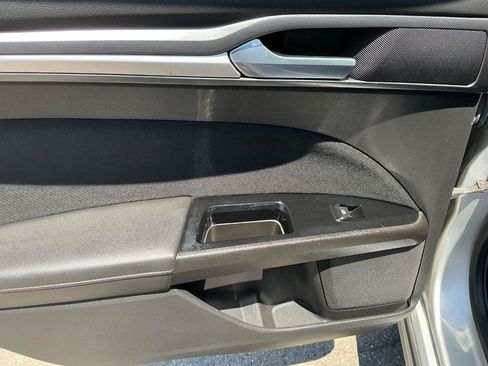 Used 2016 Ford Fusion SE FWD image 19