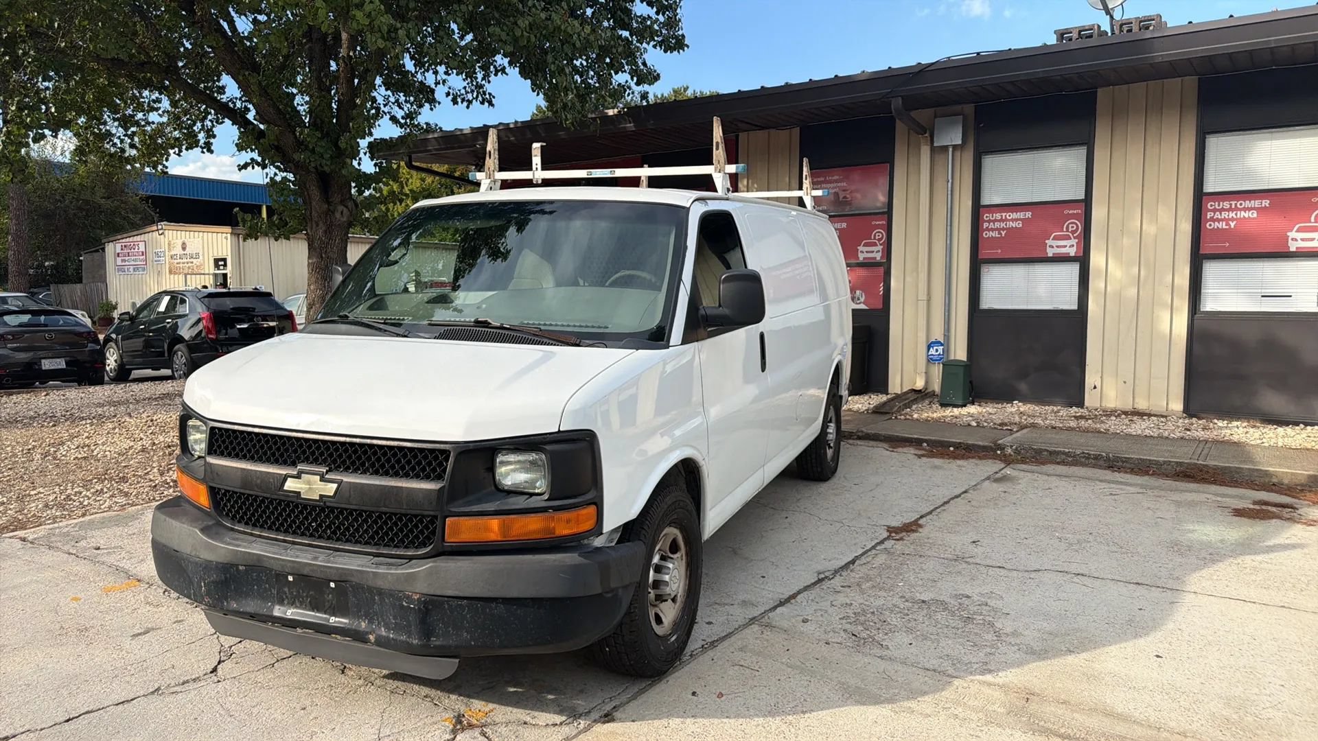 Used 2010 Chevrolet Express 2500 RWD image 1