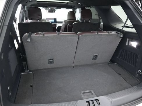 Used 2025 Ford Explorer Platinum RWD image 8