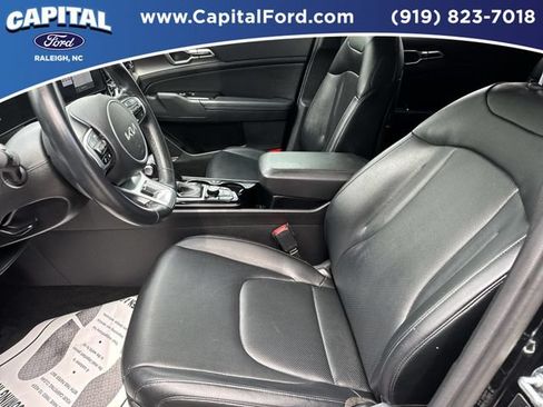 Used 2025 Kia Sportage EX w/ Premium Package FWD image 19
