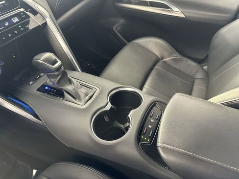 Used 2024 Toyota Venza Limited image 25