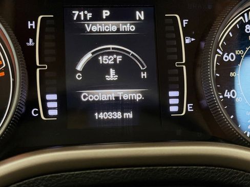 Used 2017 Jeep Cherokee Latitude w/ Comfort/Convenience Group FWD image 8