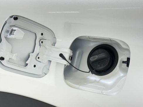 Used 2021 Toyota Highlander Limited image 16