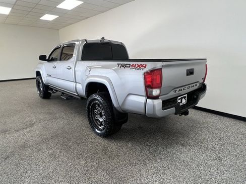 Used 2017 Toyota Tacoma TRD Sport image 18