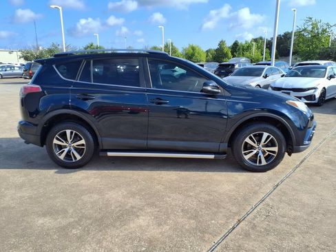 Used 2017 Toyota RAV4 XLE FWD image 6