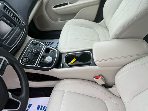 Used 2015 Chrysler 200 Limited FWD image 33