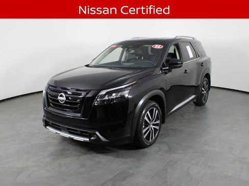 Certified 2025 Nissan Pathfinder Platinum w/ Black Appearance Package FWD image 2