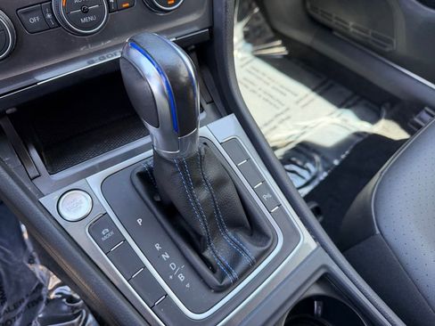 Used 2016 Volkswagen e-Golf SEL Premium image 27